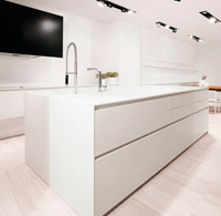 Meseta y muebles de cocina a medida en Corian.