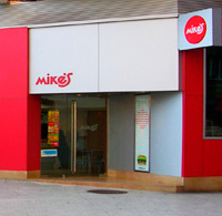 Trespa facade. Mikes Hamburgers. Gijn