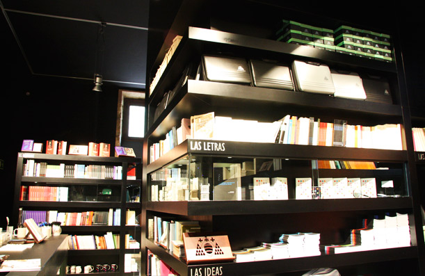 Custom Lacquered bookshelves and furniture. Biblioteca Universidad de Oviedo. Asturias.