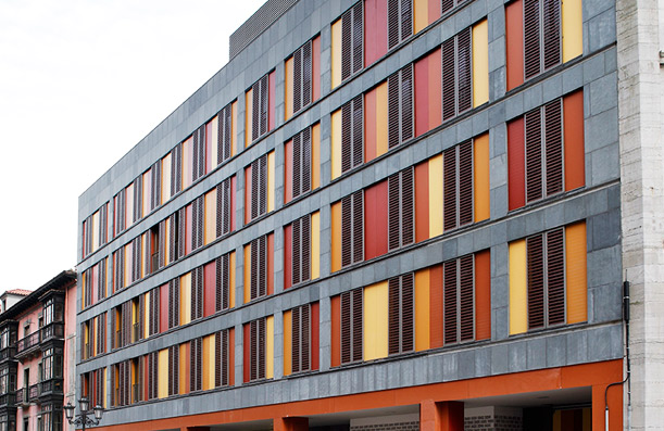 Fachada en Trespa. Edificio Oviedo